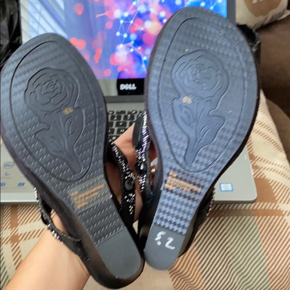 White Mountain Heel Wedges - Picture 3 of 4